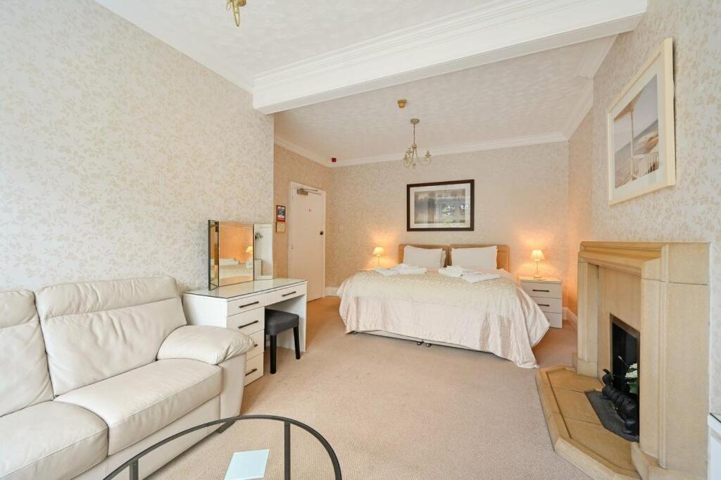 Forest Side Guesthouse Lyndhurst Bagian luar foto